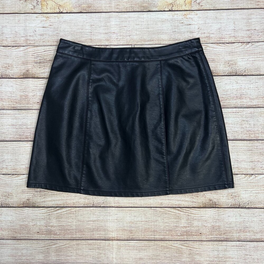 Forever 21 Black Faux Leather Mini Skirt Size Large Zip Front Edgy Rocker